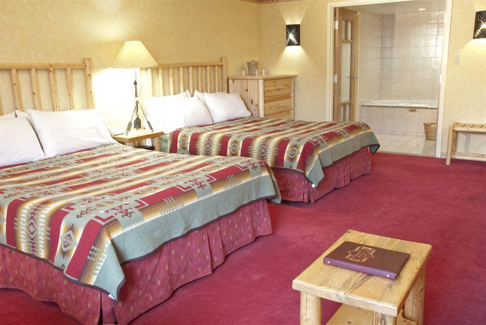 Brewster Mountain Lodge Банф Номер фото