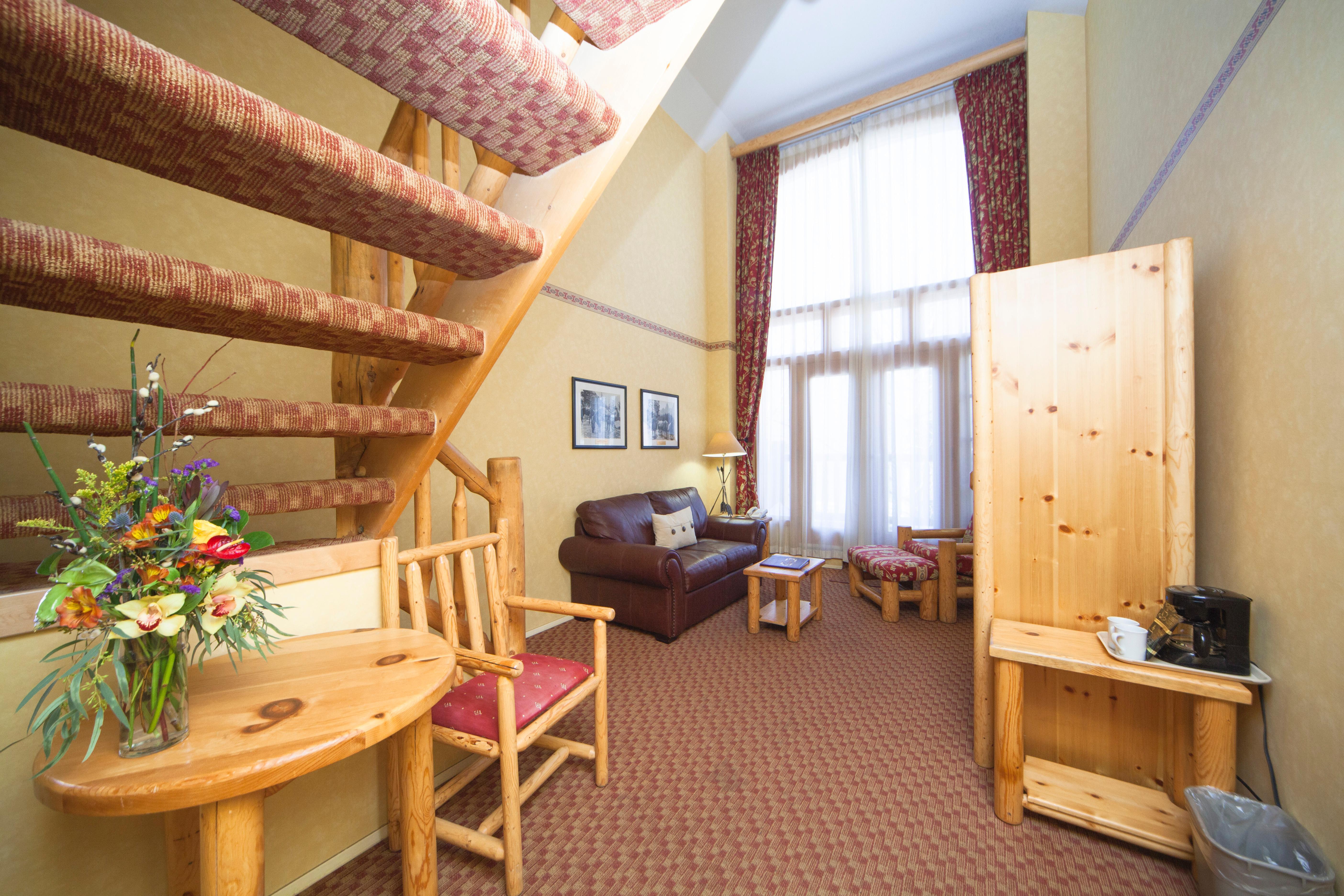 Brewster Mountain Lodge Банф Экстерьер фото