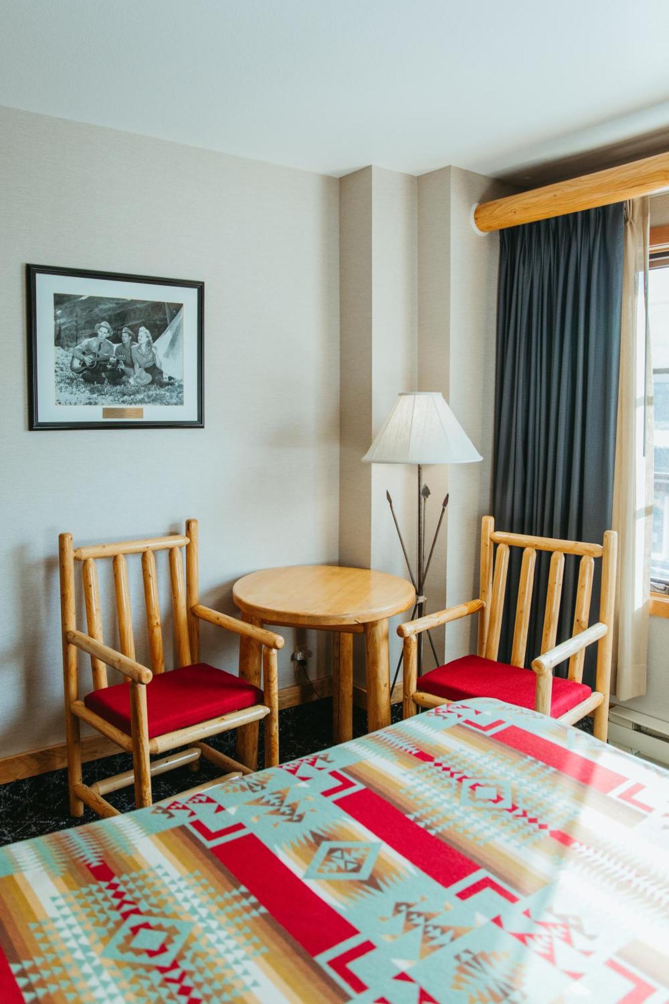 Brewster Mountain Lodge Банф Экстерьер фото