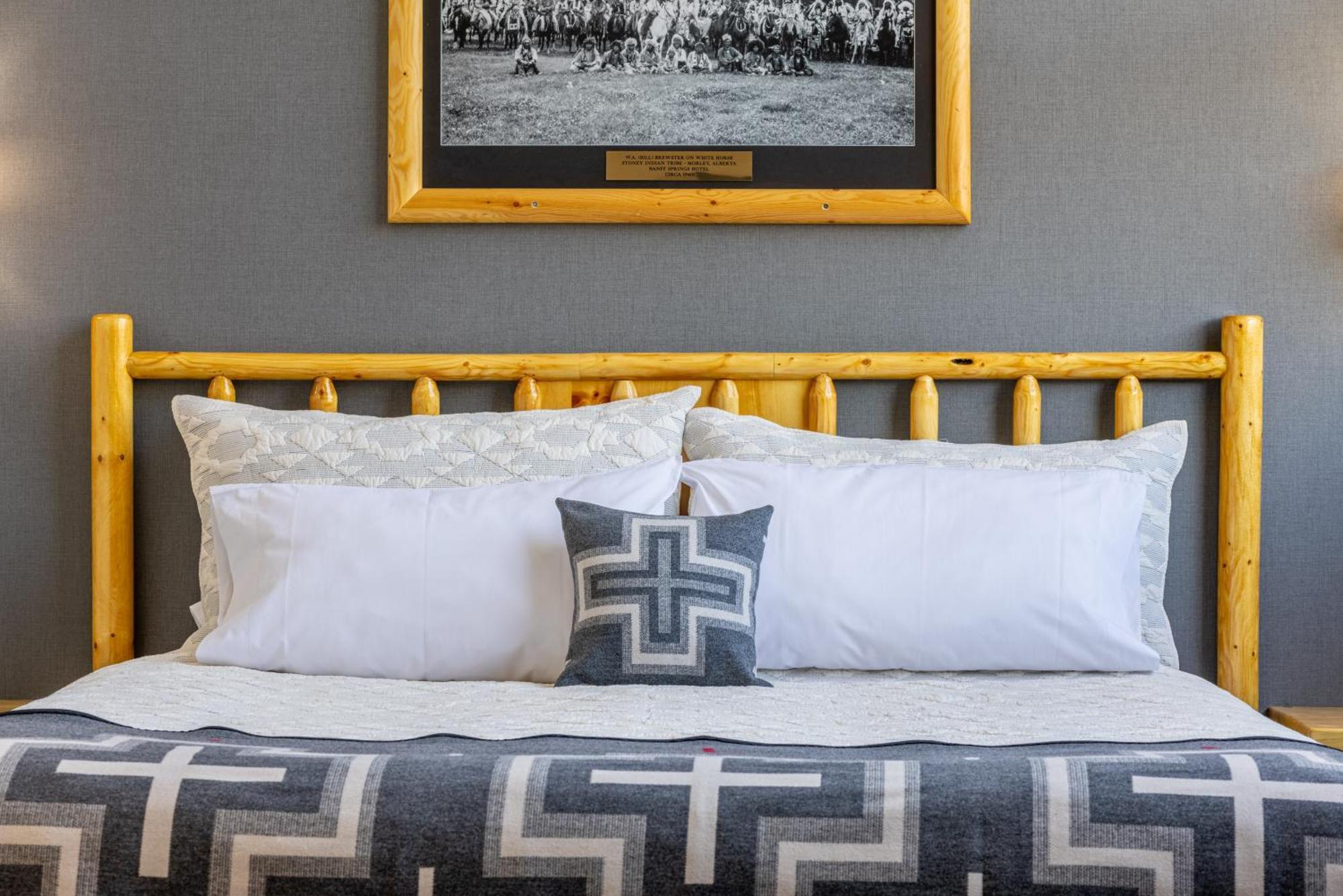 Brewster Mountain Lodge Банф Экстерьер фото