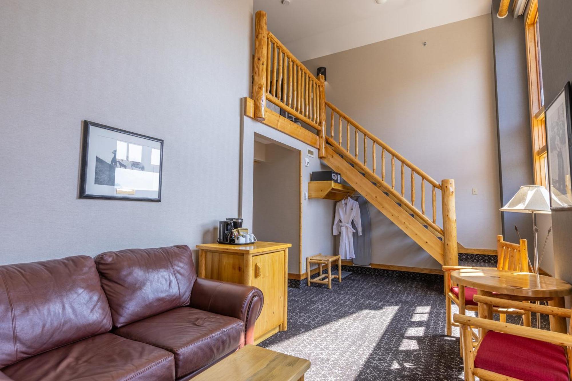 Brewster Mountain Lodge Банф Экстерьер фото