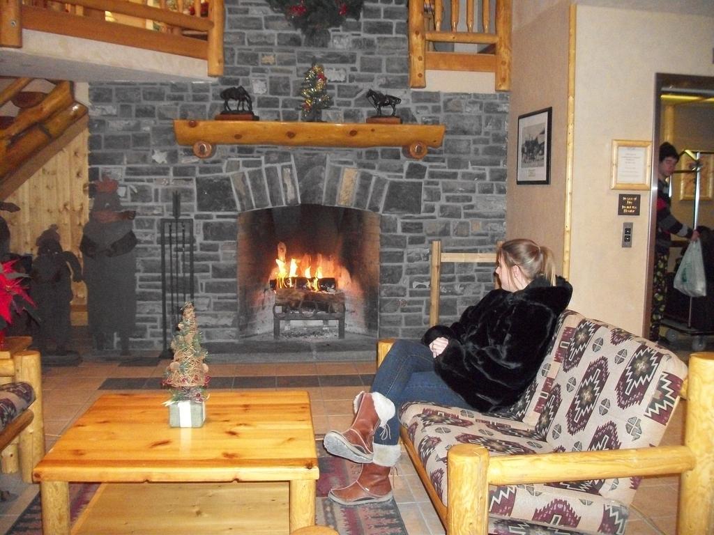 Brewster Mountain Lodge Банф Экстерьер фото